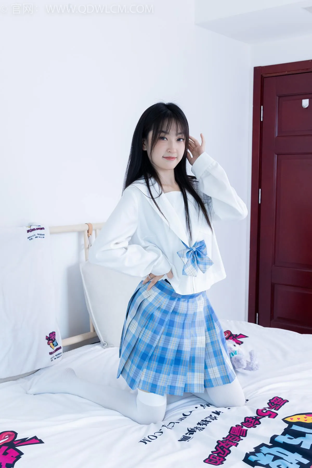 勿恋传媒 NO.2398 嘉木-帆布鞋、马丁靴、过膝白袜[155P/1V/4.52GB] - 4