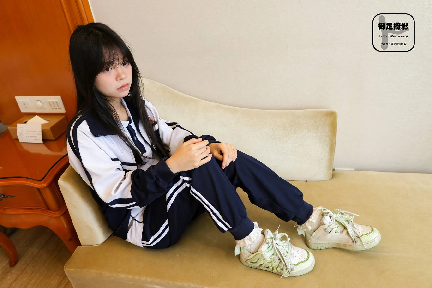 御足摄影 NO.044 – 校服踩踩踩[110P/1V/2.61GB]