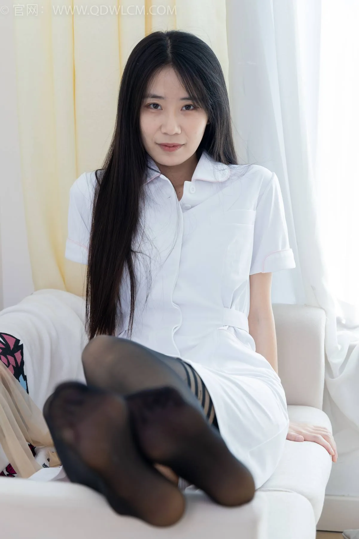 勿恋传媒 NO.2401 菜菜-三双高跟鞋、大腿袜、互士服[165P/1V/3.78GB] - 2