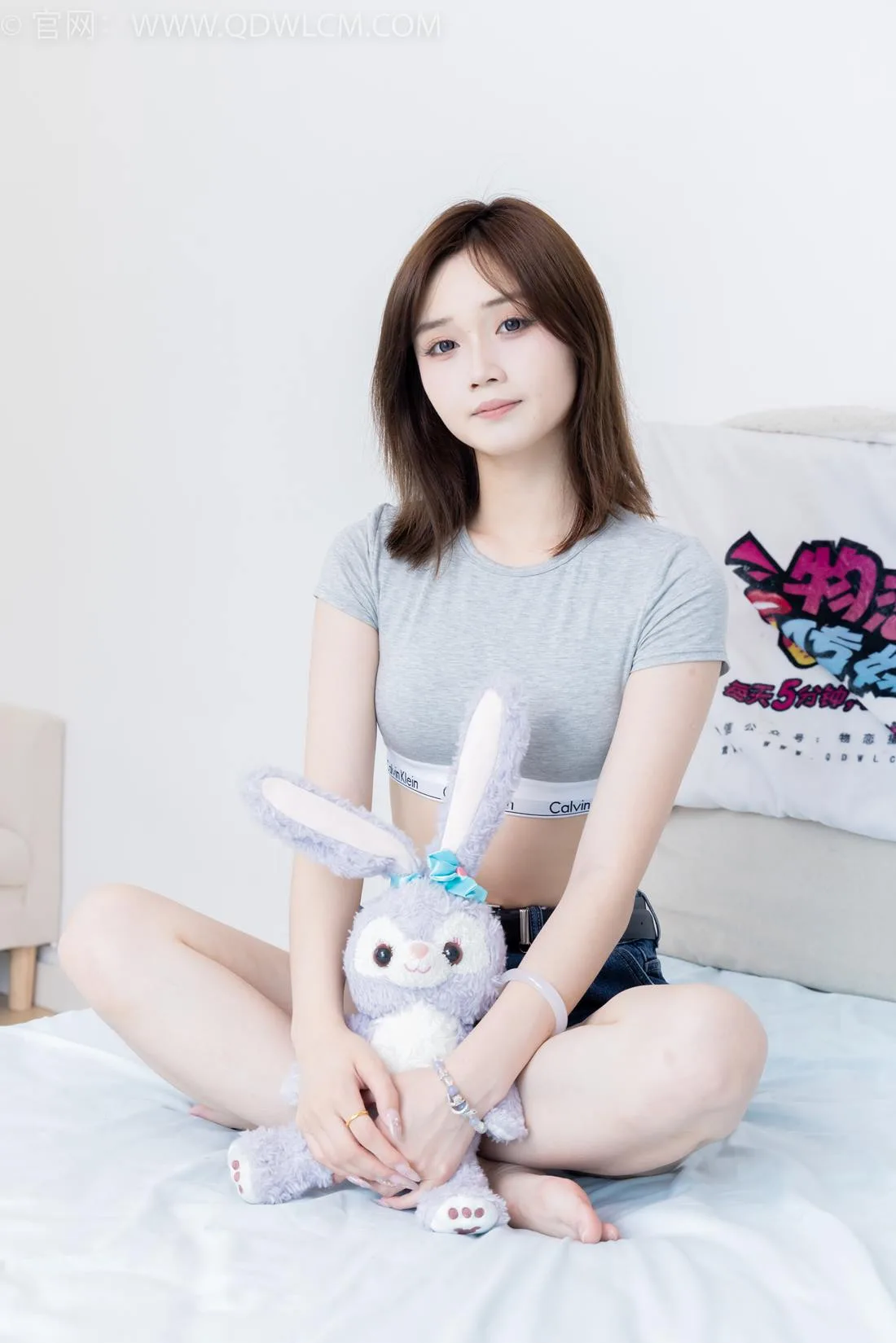 勿恋传媒 NO.2404 橙子-帆布鞋、白棉袜、裸足[155P/1V/3.89GB] - 4