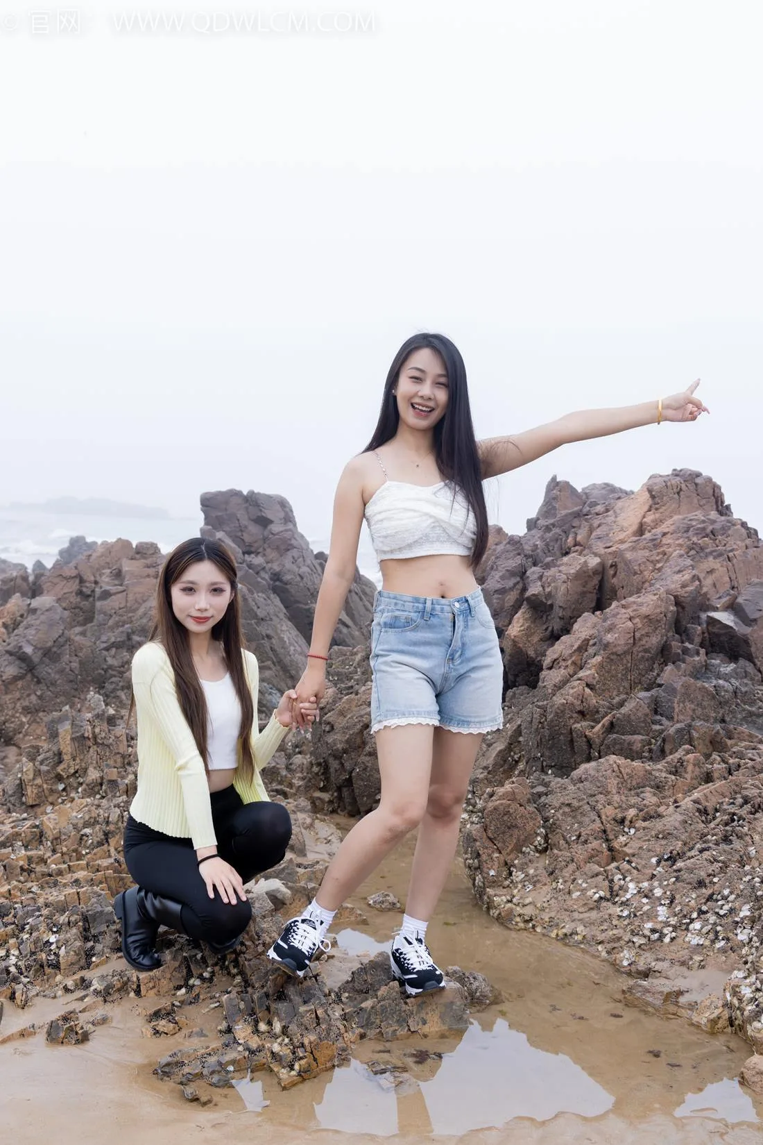 勿恋传媒 NO.2405 岚岚泡泡-长靴、运动鞋、白棉袜[170P/1V/6.23GB] - 4