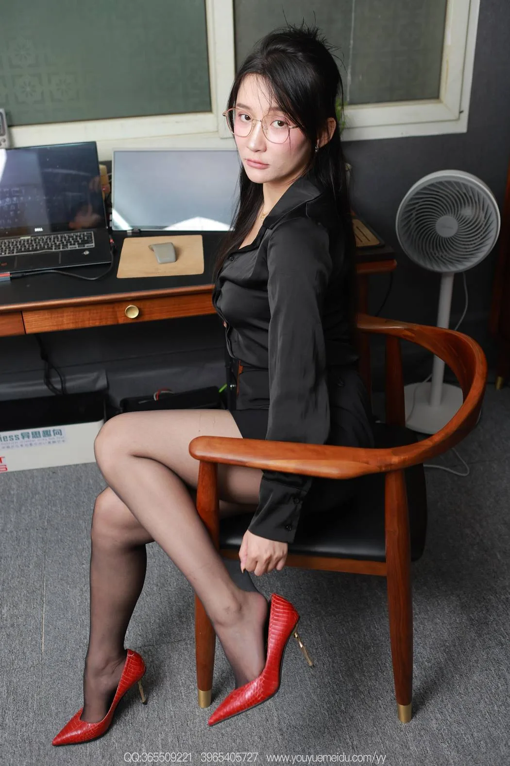 [IESS异思趣向] 2025.07.09 丝享家2101：秋秋《黑衣犹物》[89P/74MB] - 2