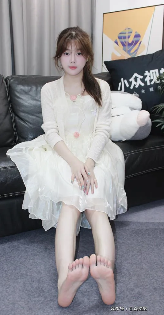 小众视觉 012-小薯条公主裙高跟凉拖搭配［92P/1V/5.73G］ - 1
