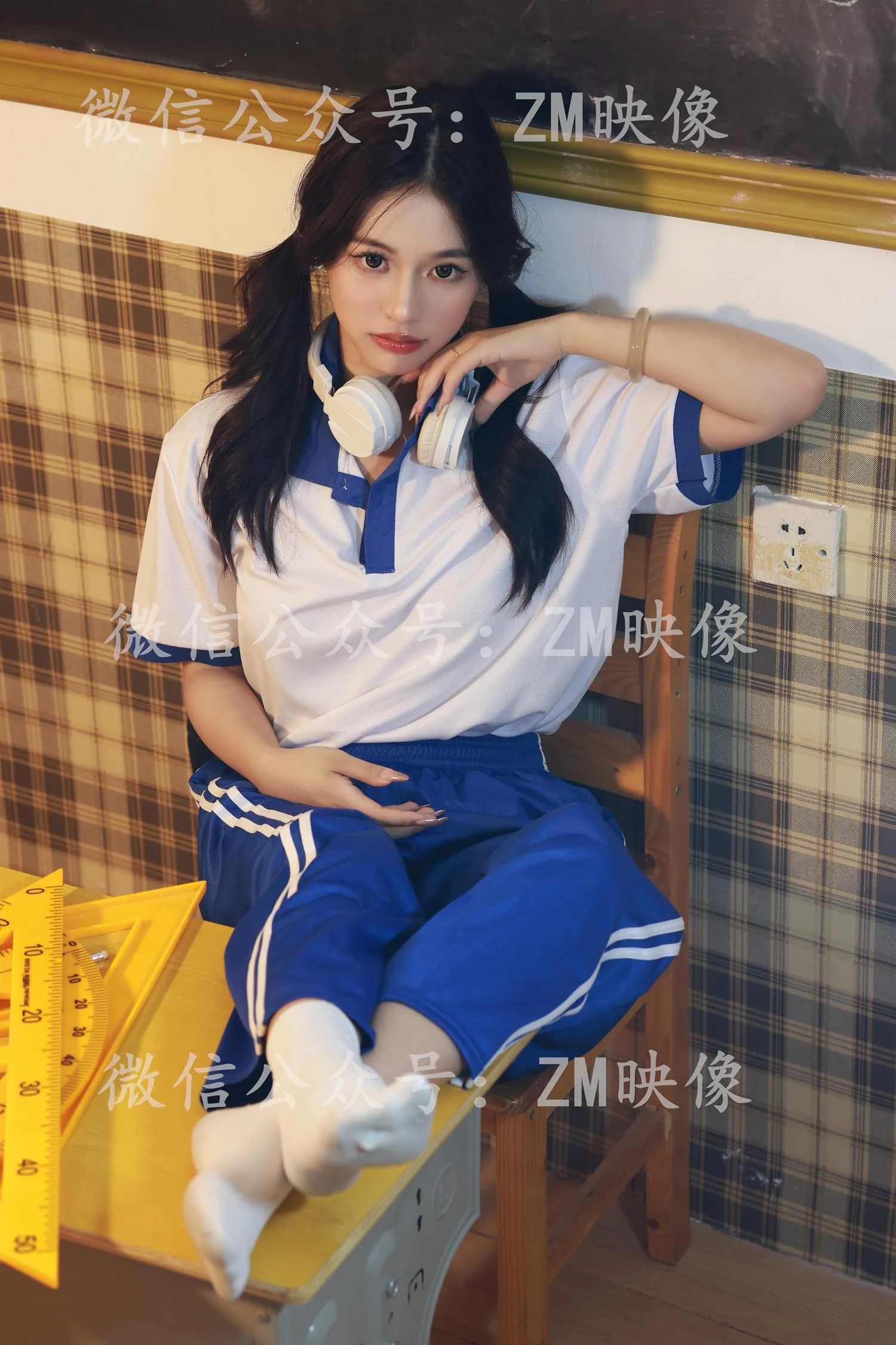 [织梦映像]NO.096 新品学生时代完整版 学生服白棉袜脏脚底[335P/1V/4.58GB] - 2