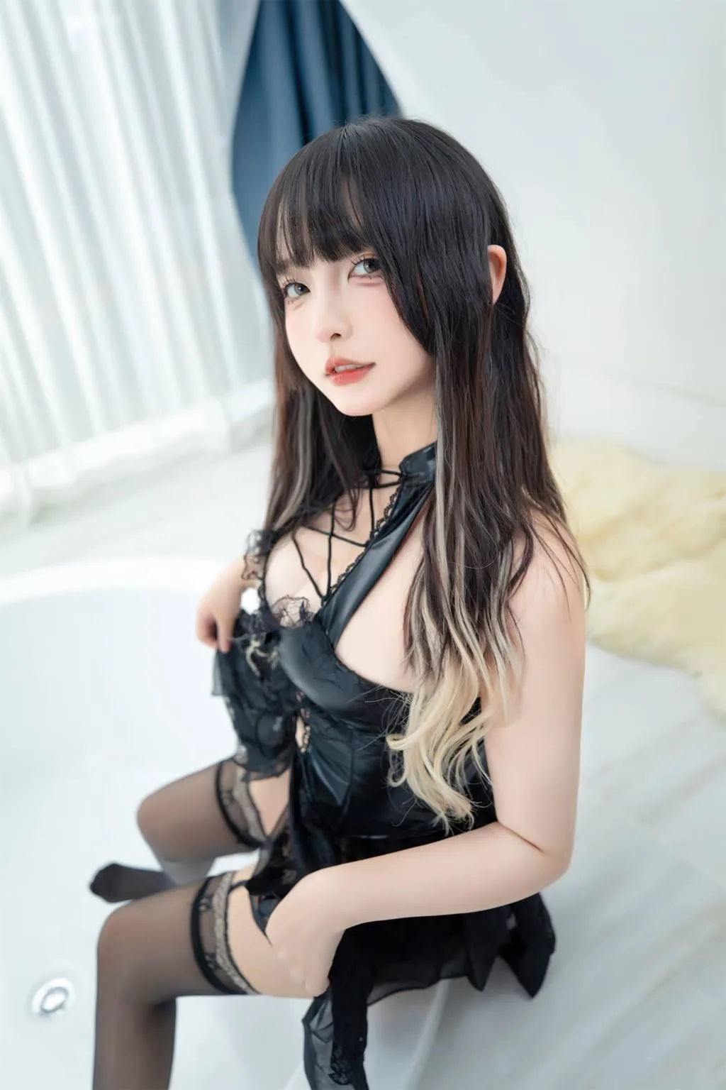 神楽板真冬 – 绝命吊带[75P/2V/327MB] - 2