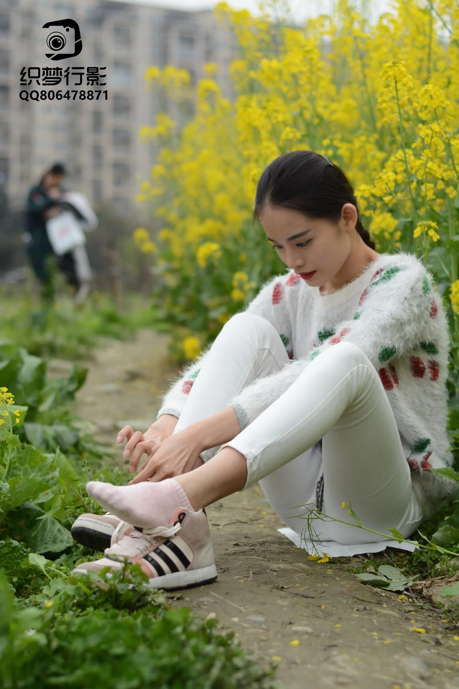 [织梦映像]NO.098 油菜花田里的棉袜 [199P/1.13G] - 4