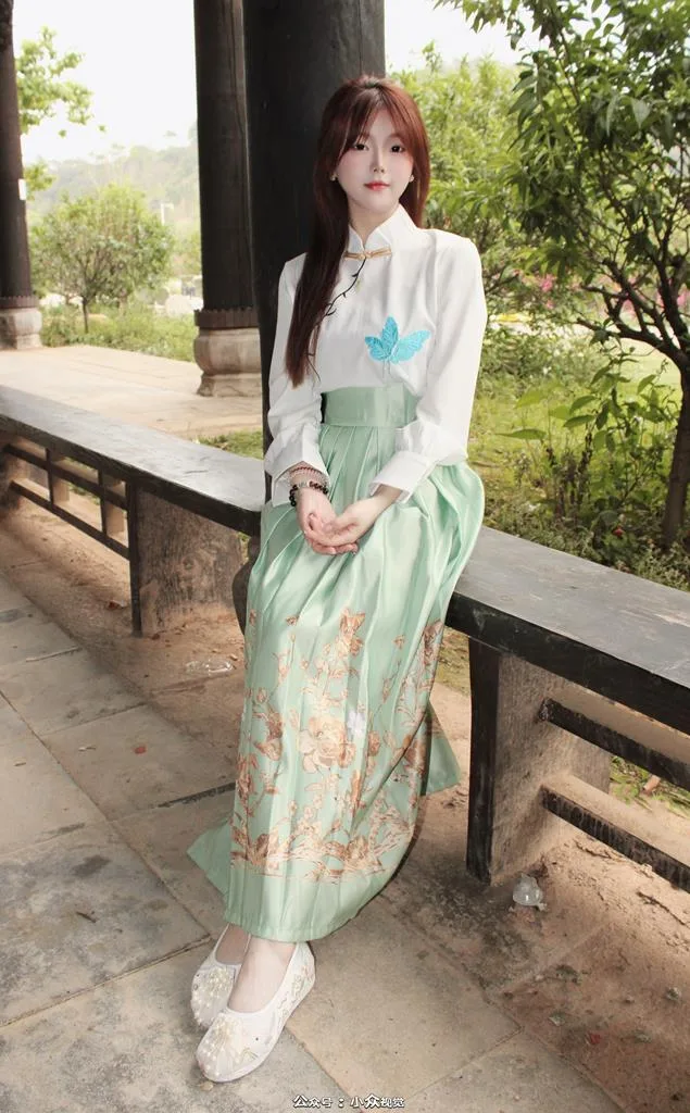 小众视觉 020-小薯条国风马面裙裸脚白袜［117P/1V/4.12G］ - 1