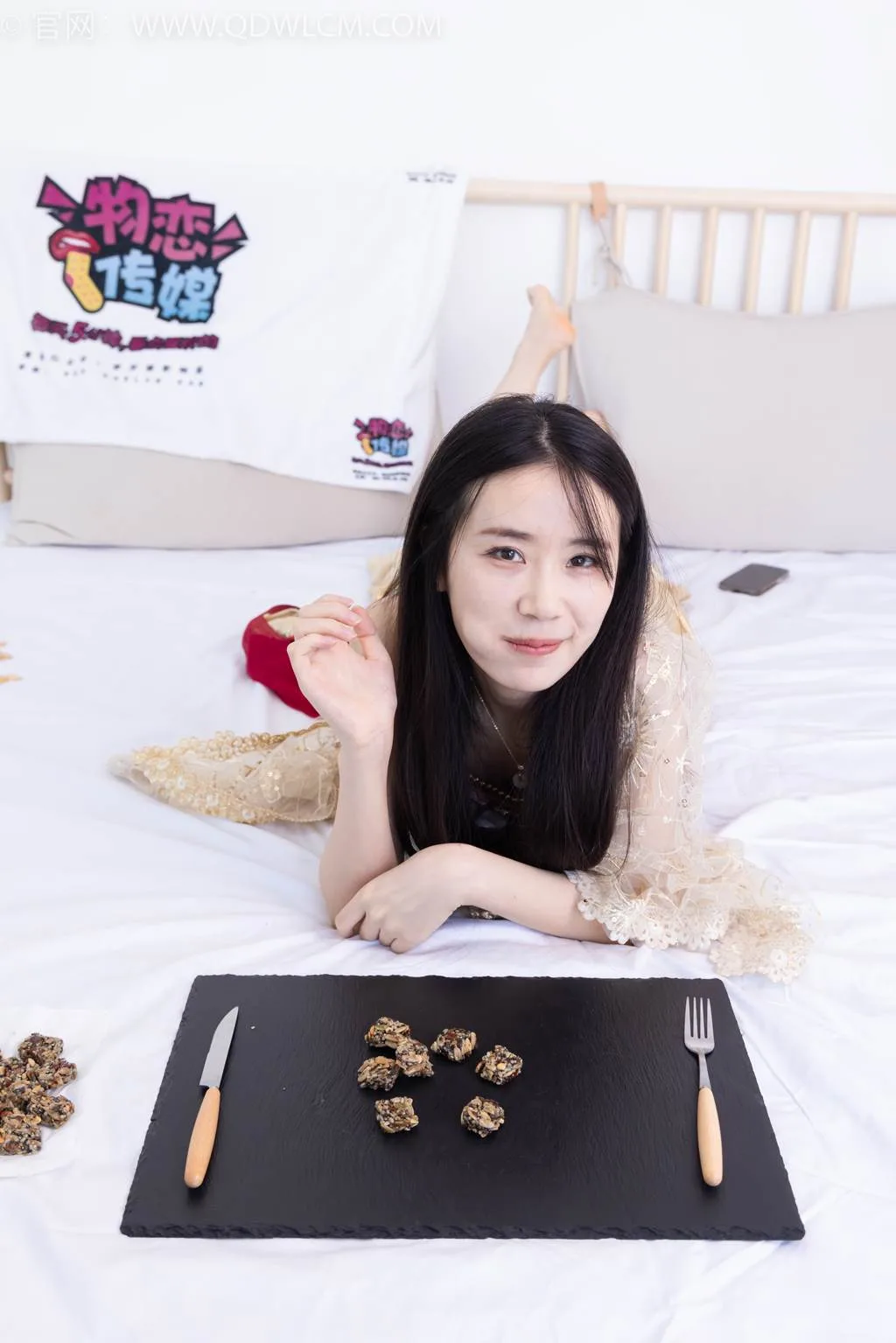 勿恋传媒 NO.2472 菜菜-高跟鞋、薄白丝、裸足[265P/1V/5.23GB] - 1
