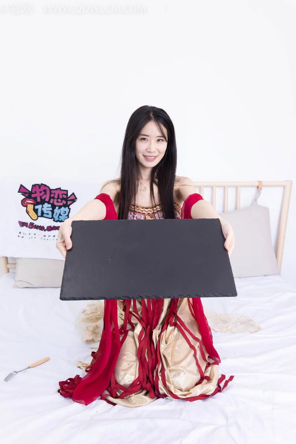 勿恋传媒 NO.2472 菜菜-高跟鞋、薄白丝、裸足[265P/1V/5.23GB] - 3