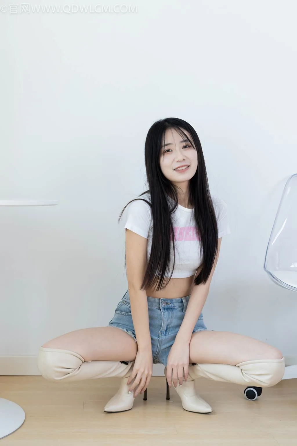 勿恋传媒 NO.2475 菜菜-长靴、白棉袜、裸足[184P/1V/4.70GB] - 2