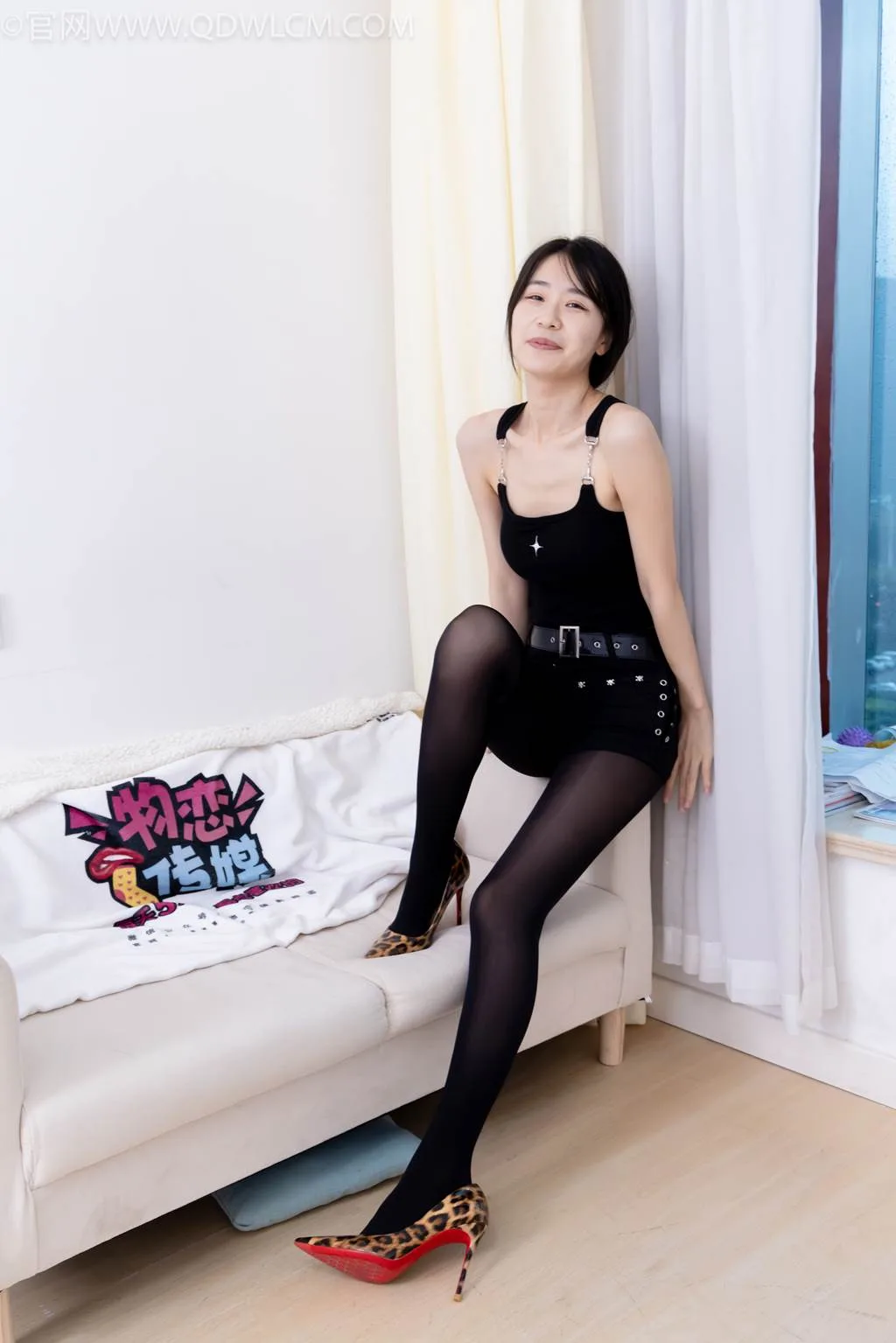 勿恋传媒 NO.2486 菜菜-高跟鞋、厚黑丝、裸足[284P/1V/6.02GB] - 3