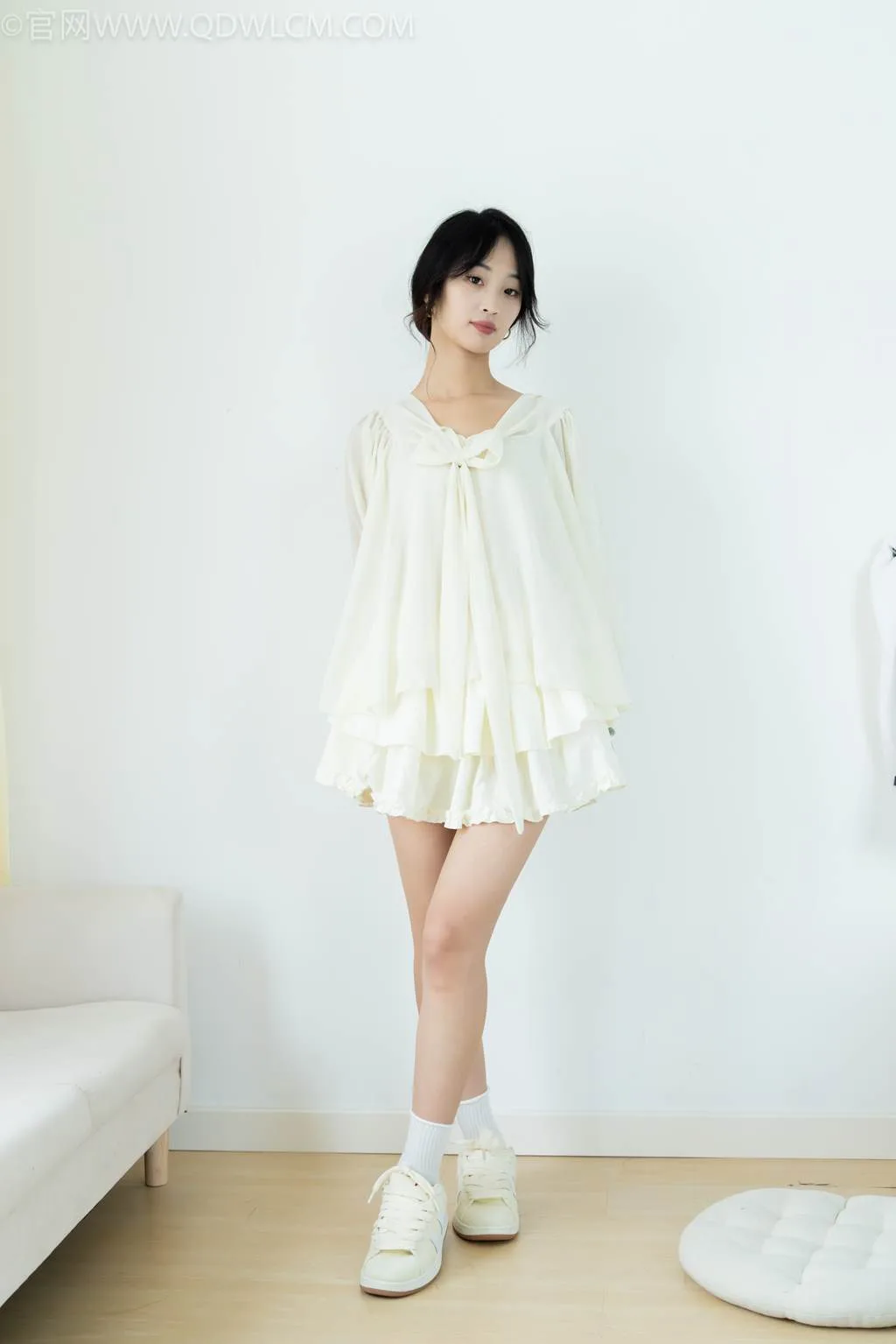 勿恋传媒 NO.2489 南南-板鞋、白棉袜、裸足[150P/1V/3.47GB] - 3