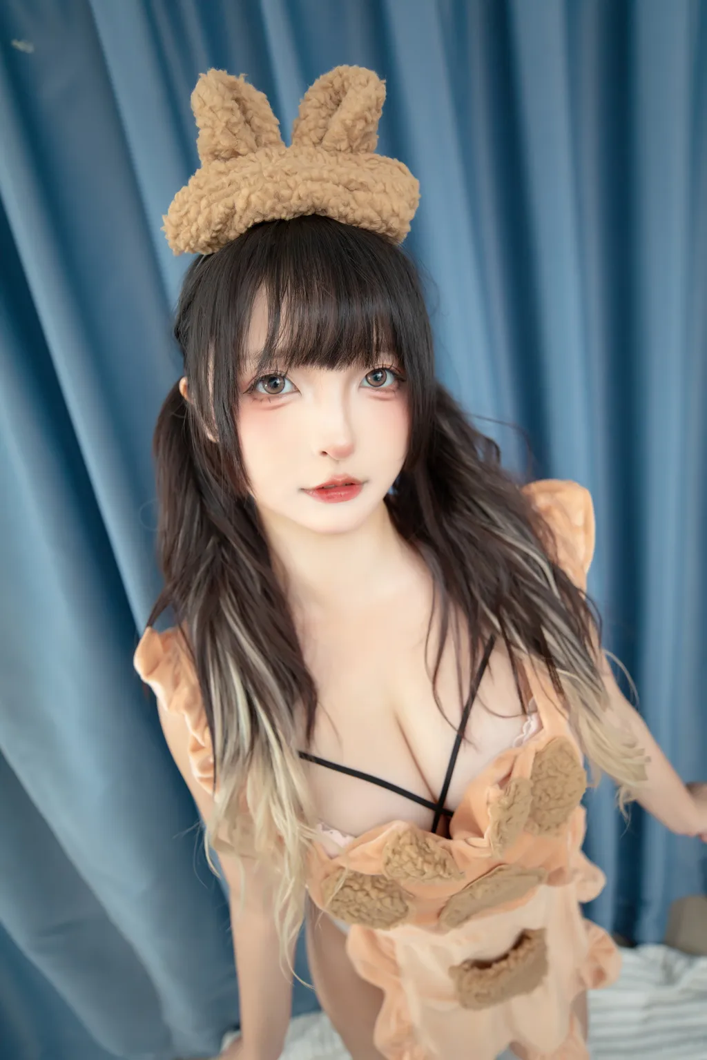 神楽板真冬 – 白丝小熊[75P/2V/346MB]