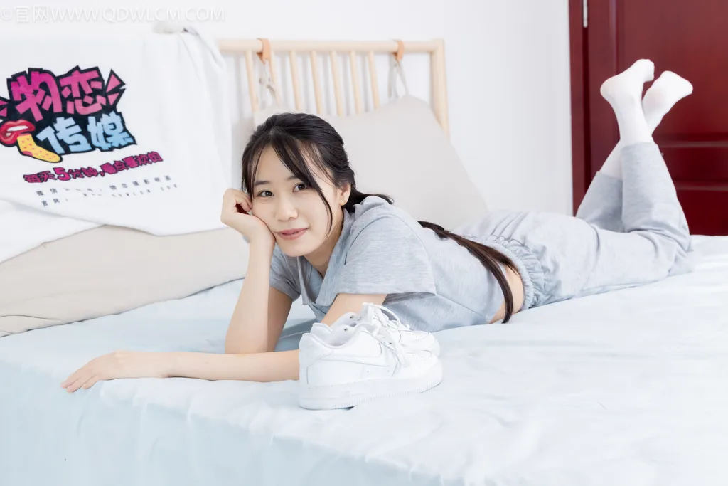 勿恋传媒 NO.2518 菜菜-板鞋、厚白丝、裤里丝[161P/1V/4.36GB] - 1