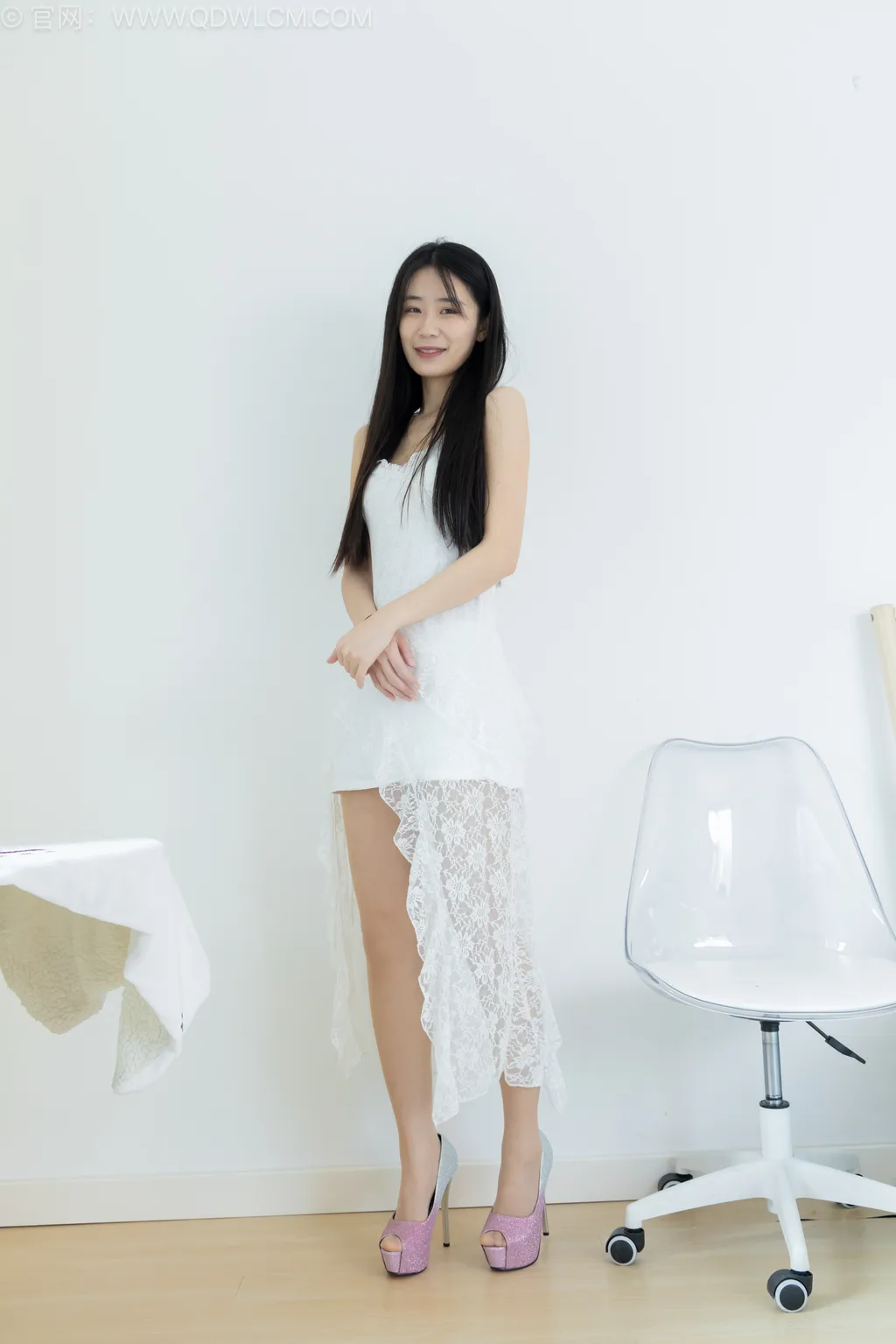 勿恋传媒 NO.2538 菜菜-高跟鞋、薄肉丝[170P/1V/3.94GB] - 2