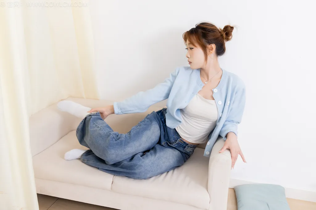 勿恋传媒 NO.2545 小艺-板鞋、纯白棉袜、裸足[150P/1V/3.85GB] - 4