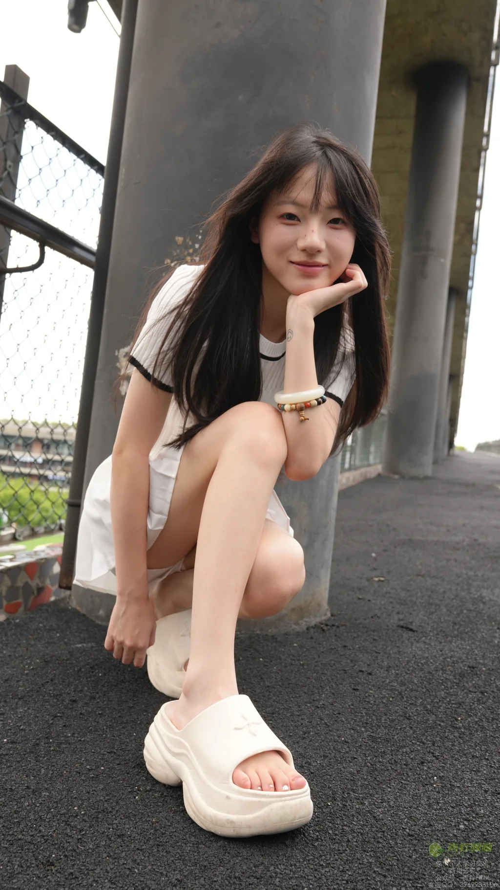 青柠摄影 NO.083 – 阿慌 白袜亮钻指甲油[128P/2V/5.21GB] - 2