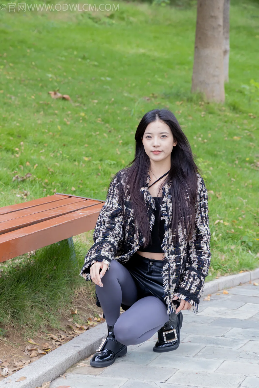 勿恋传媒 NO.2549 茯苓-短靴、厚灰丝[250P/1V/6.29GB] - 2
