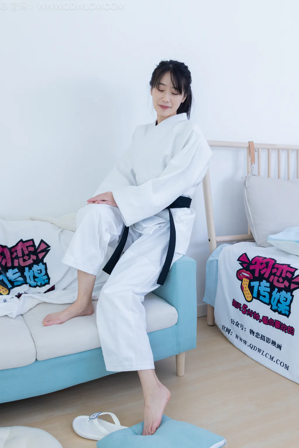 勿恋传媒 NO.2552 菜菜-人字拖、黑色踩脚裤袜、裸足、纯白棉袜[230P/1V/5.35GB] - 3