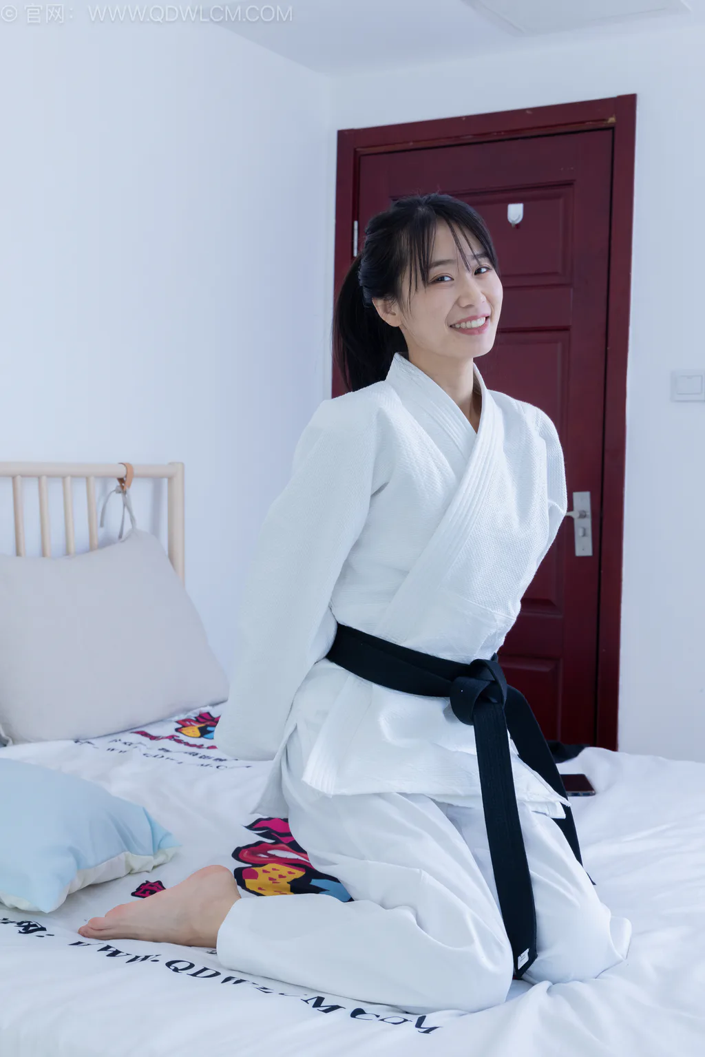 勿恋传媒 NO.2552 菜菜-人字拖、黑色踩脚裤袜、裸足、纯白棉袜[230P/1V/5.35GB] - 4