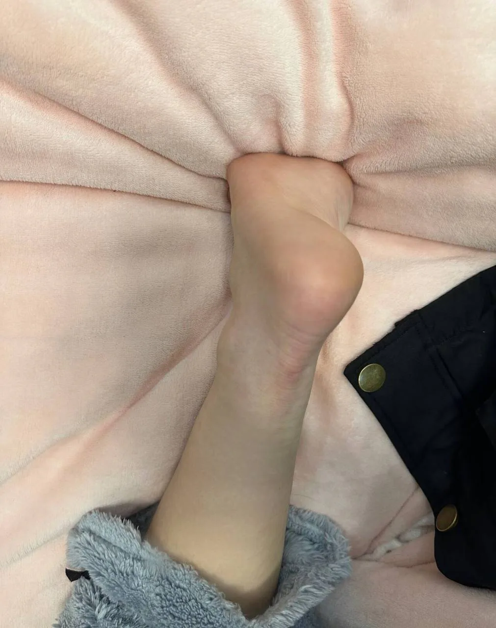 脚模面试脸足同框套路系列-214 可爱女生 [1V/3M]