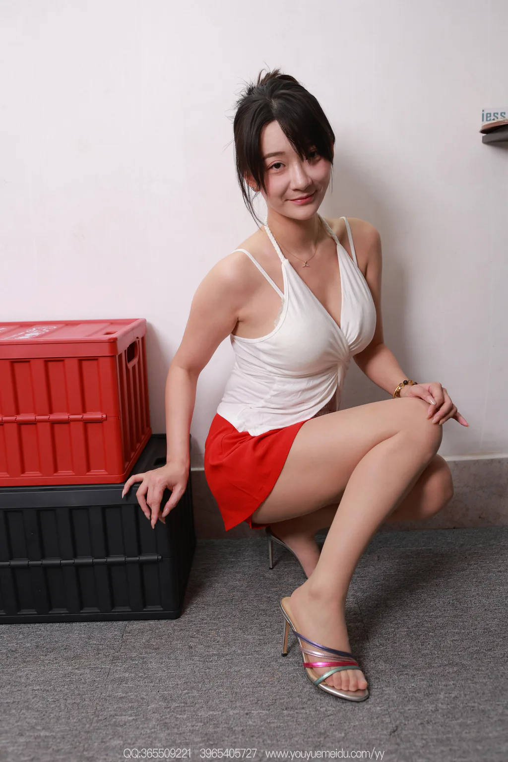 [IESS异思趣向] 2025.11.05 丝享家2202：秋秋《姓感犹物》[88P/79MB] - 2