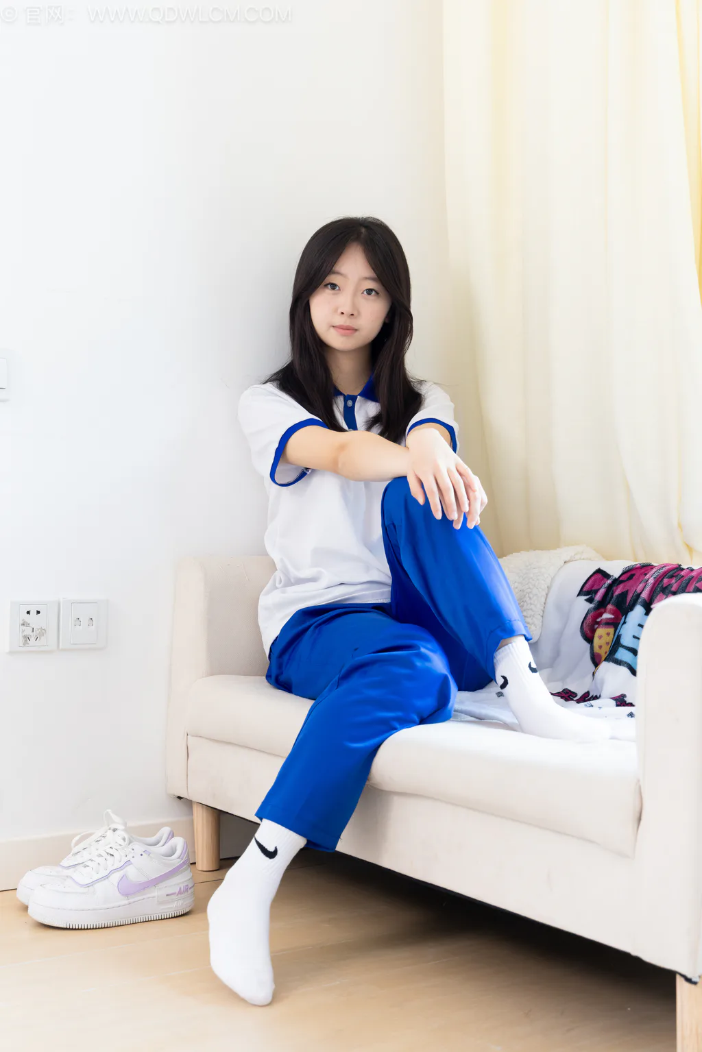 勿恋传媒 NO.2576 萌萌-板鞋、白棉袜、裸足、校服[153P/1V/3.51GB]