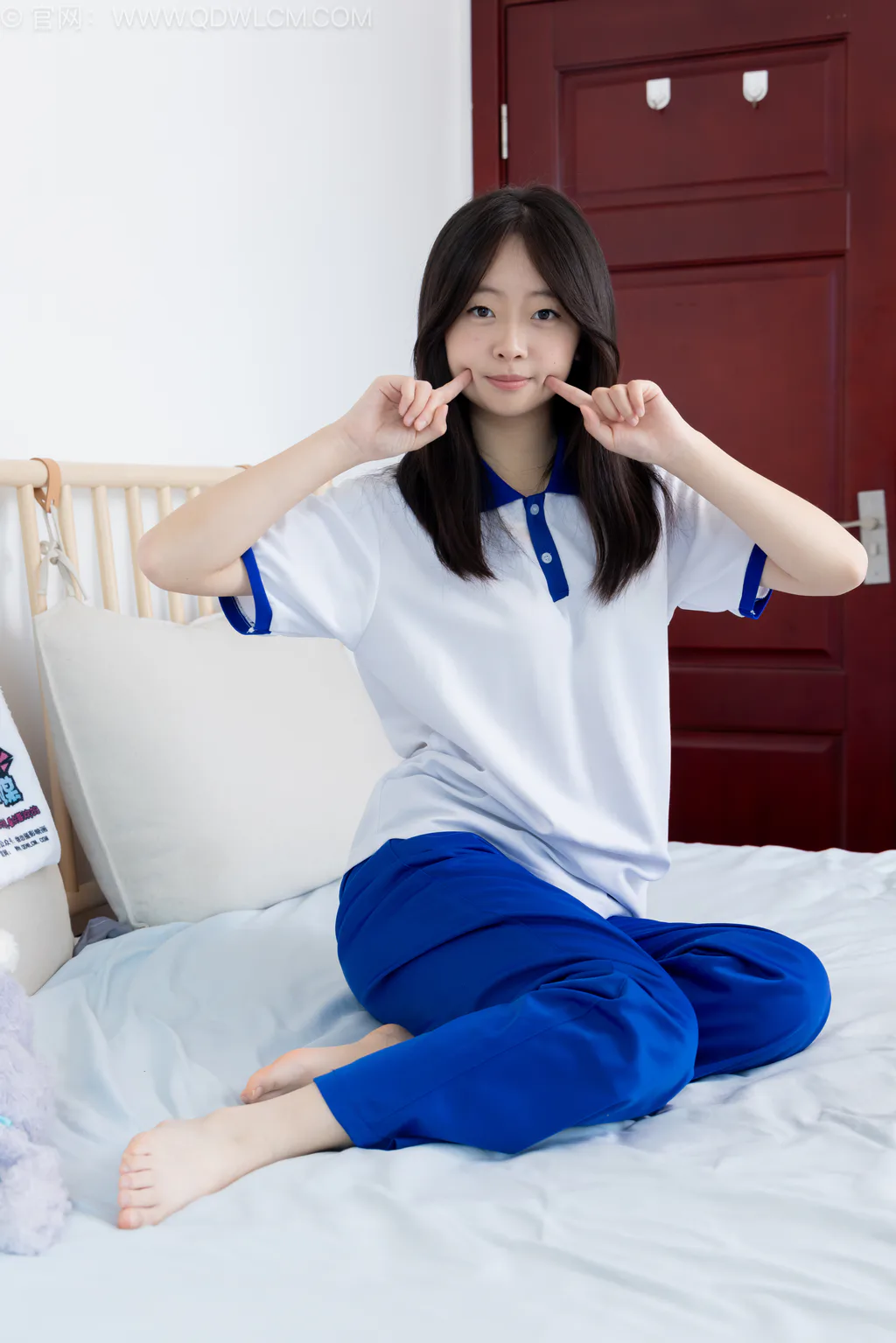 勿恋传媒 NO.2576 萌萌-板鞋、白棉袜、裸足、校服[153P/1V/3.51GB] - 2