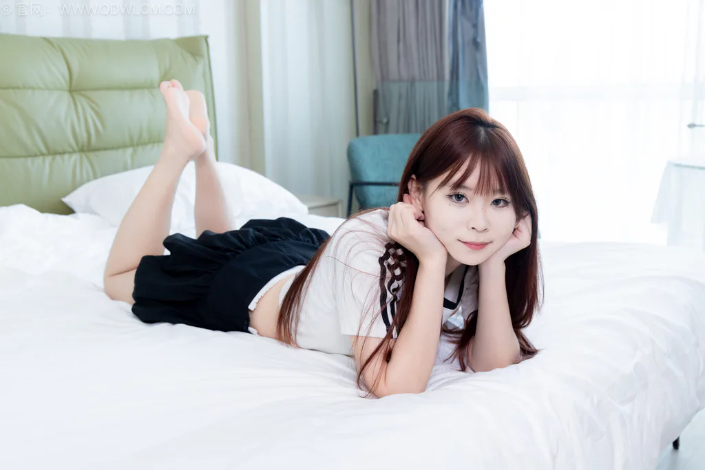 勿恋传媒 NO.2582 面面-板鞋、纯白棉袜、裸足[150P/1V/3.89GB] - 2