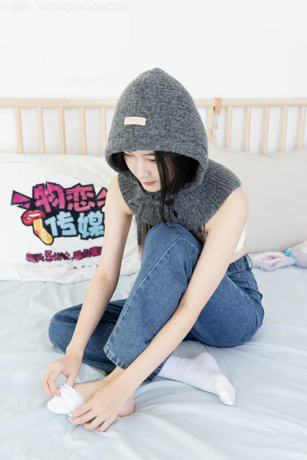 勿恋传媒 NO.2604 贝壳-板鞋、纯白高筒棉袜、裸足[155P/1V/4.18GB] - 2