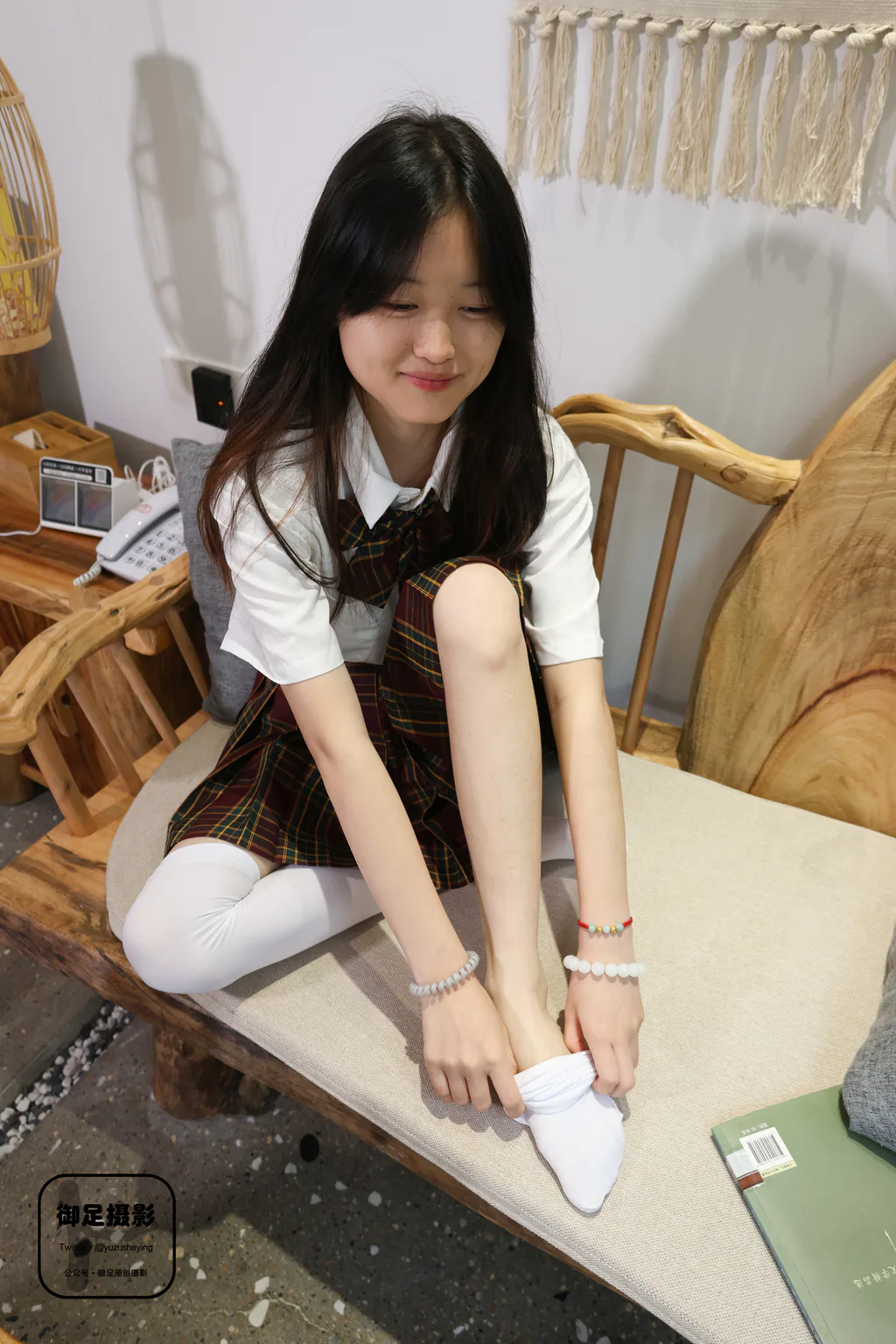 御足摄影 050 JK白丝袜 [76P/1V/2.82G] - 2