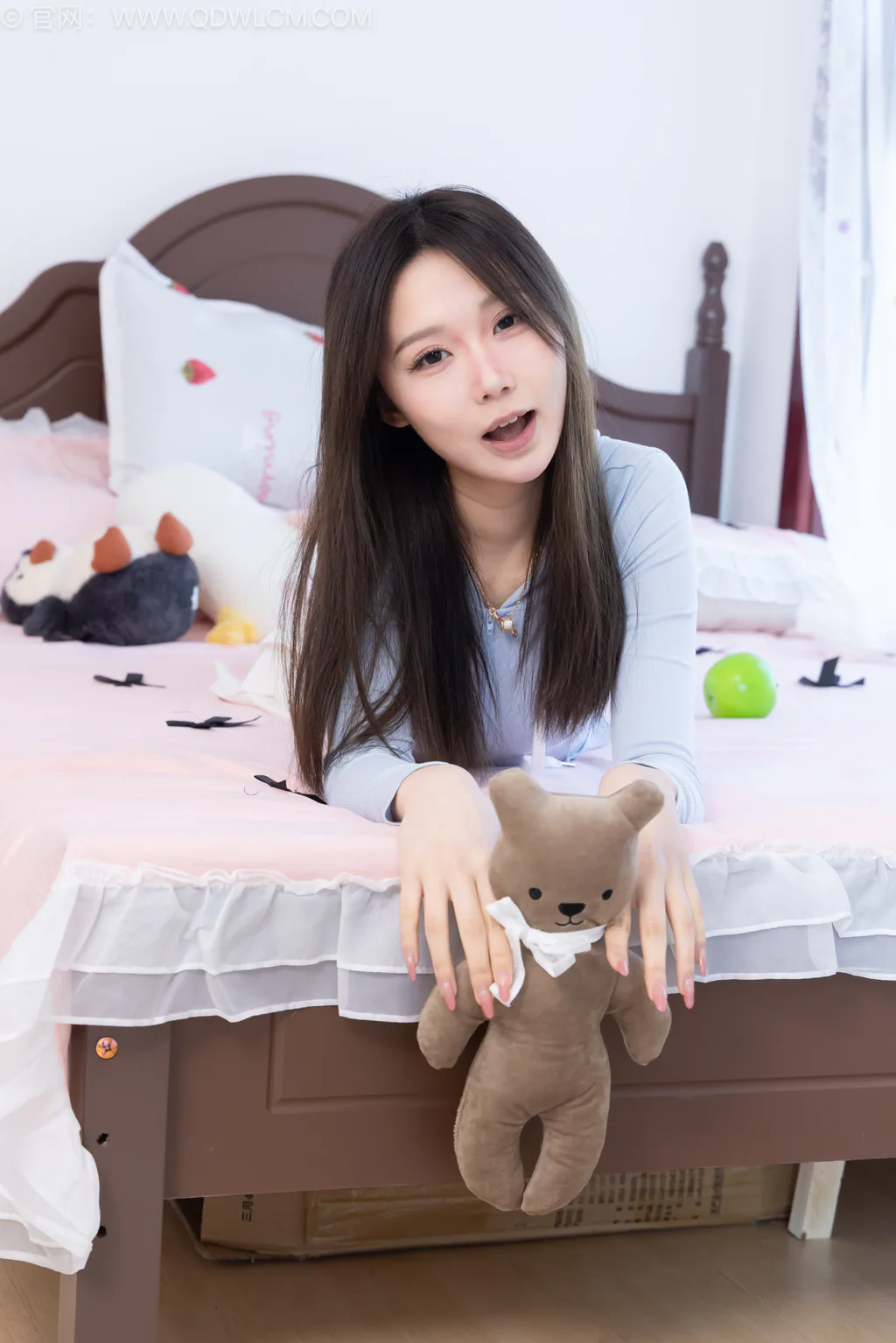勿恋传媒 NO.2650 南星-板鞋、白棉袜、裸足[149P/1V/3.39GB] - 1