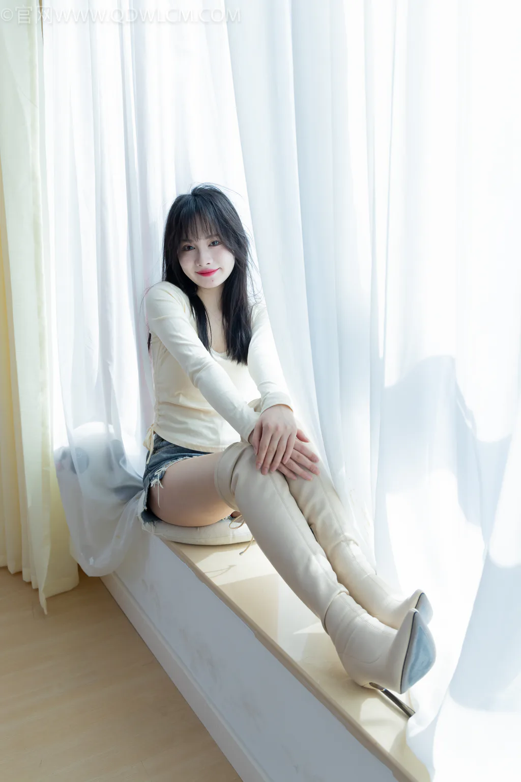 勿恋传媒 NO.2660 小酒-高跟长靴、白棉袜、裸足[189P/1V/4.72GB] - 4