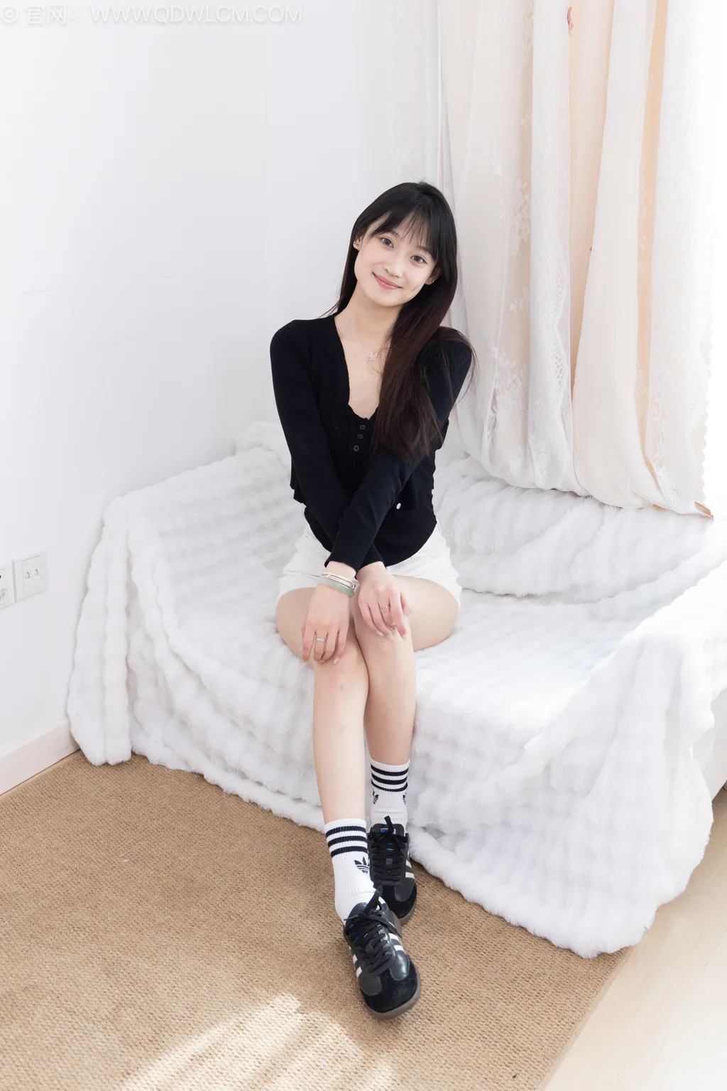 勿恋传媒 NO.2663 山奈-帆布鞋、自然穿脏白棉袜、裸足[172P/1V/3.24GB] - 4