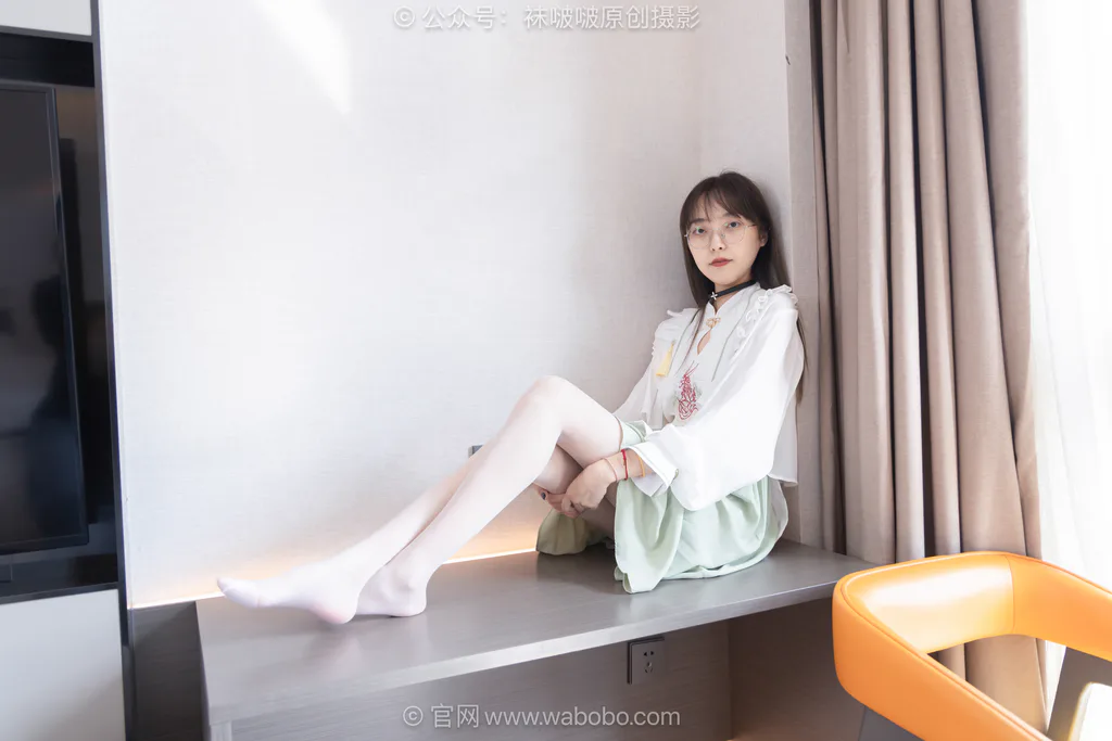 [BoBoSocks袜啵啵]NO.674 稚予-高跟凉鞋、薄白丝、裸足[145P/1V/5.17GB] - 1
