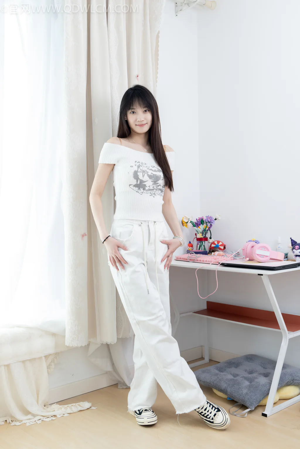 勿恋传媒 NO.2670 山奈-帆布鞋、白棉袜、薄黑丝[156P/1V/3.95GB] - 4