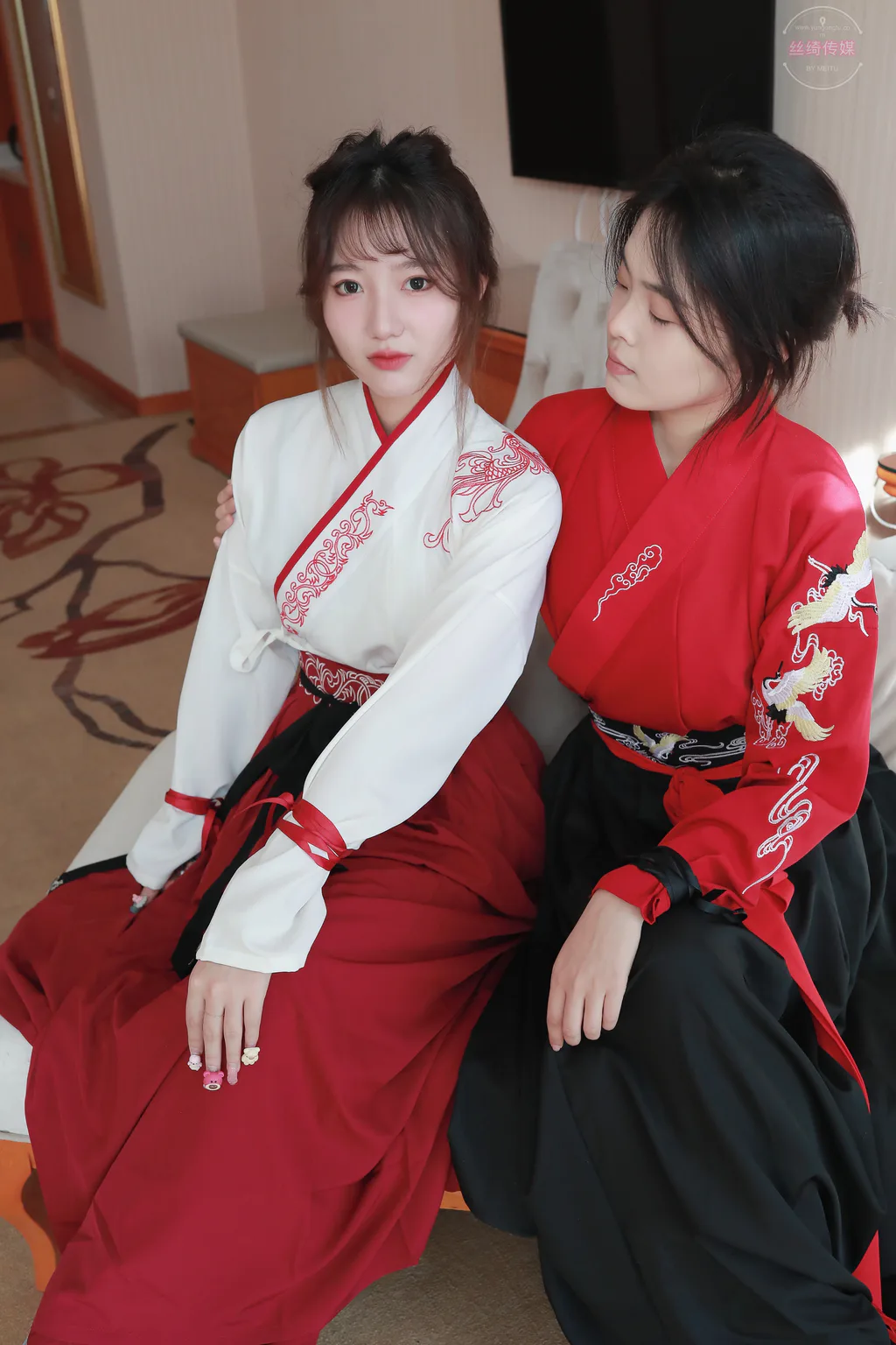 凡夫摄影 NO.0011 可菲×晓莲 红色古装汉服丝族[190P/2V/7.26GB]