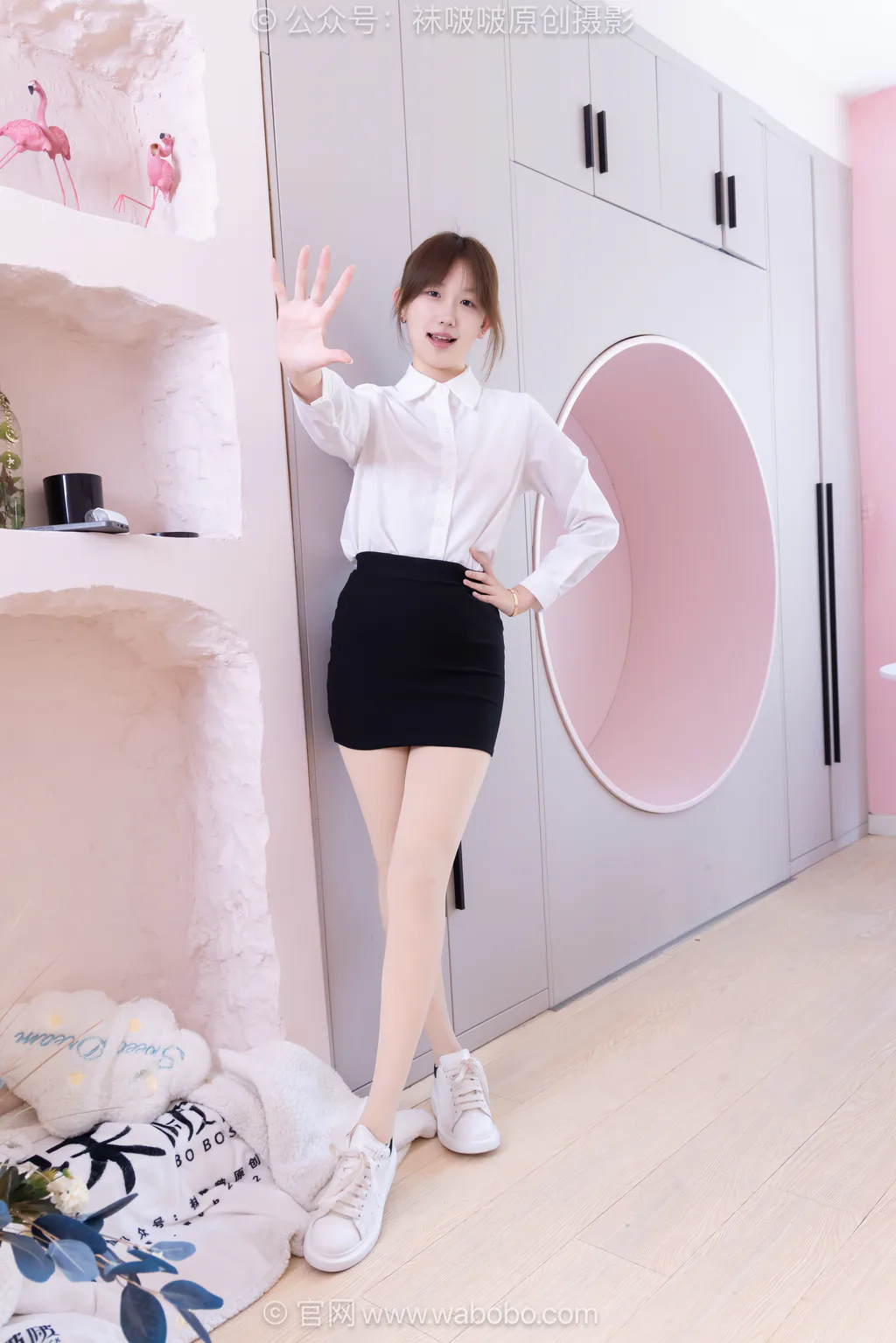 [BoBoSocks袜啵啵]NO.690 香菜-板鞋、厚肉丝、ol至服[156P/1V/5.73GB] - 1