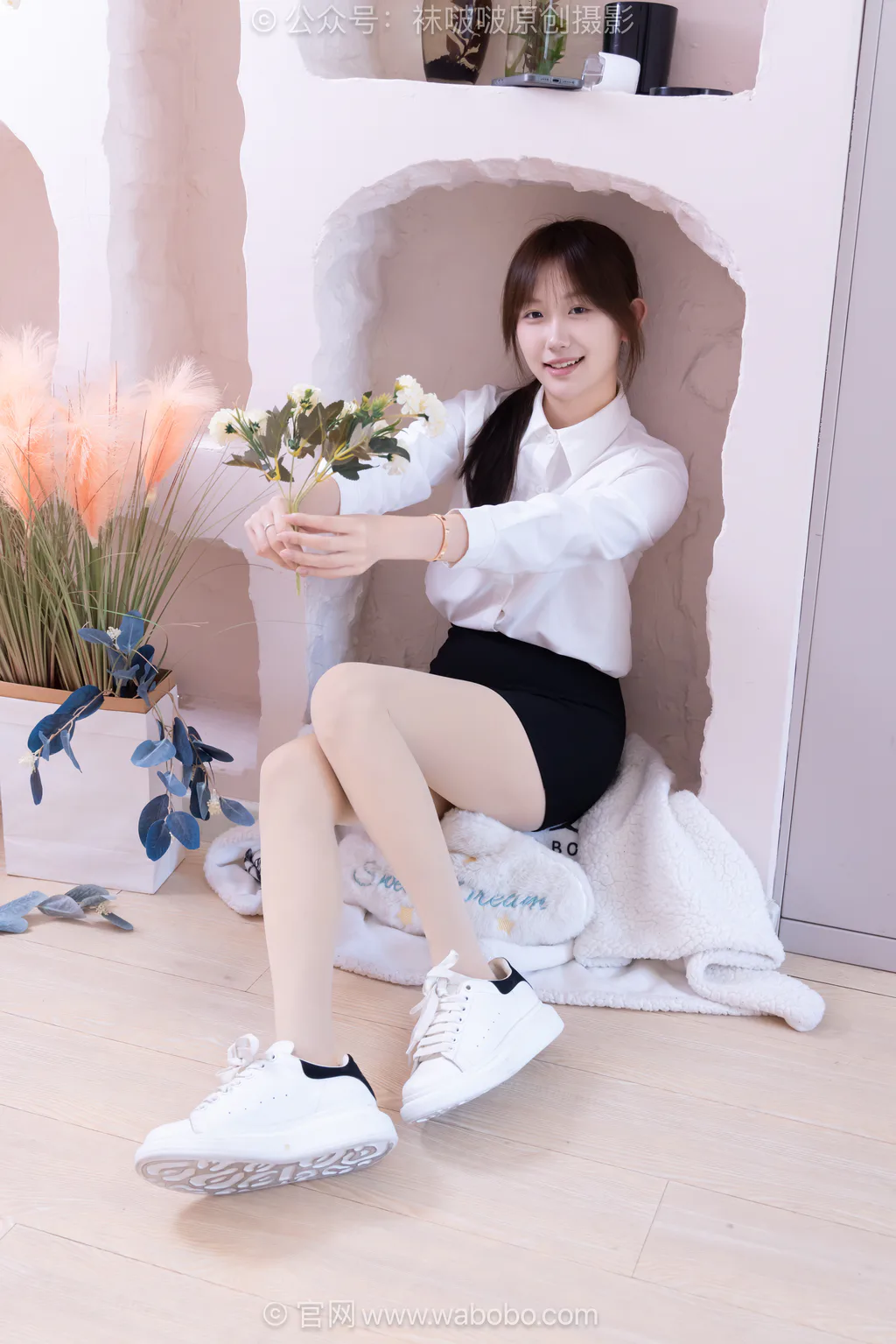 [BoBoSocks袜啵啵]NO.690 香菜-板鞋、厚肉丝、ol至服[156P/1V/5.73GB] - 2