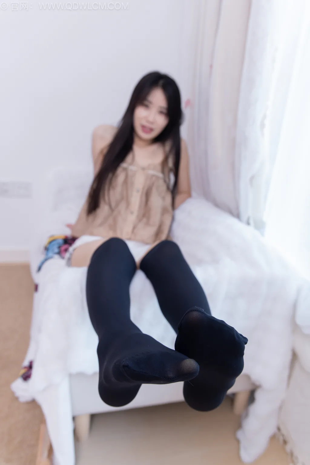 勿恋传媒 NO.2679 菜菜-高跟鞋、厚黑丝过膝袜[152P/1V/3.30GB] - 2