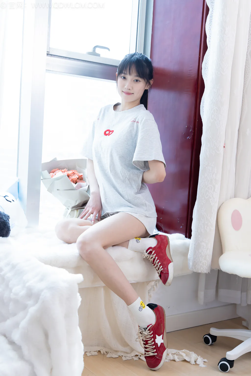 勿恋传媒 NO.2680 山奈-帆布鞋、白棉袜、裸足[155P/1V/3.23GB] - 1