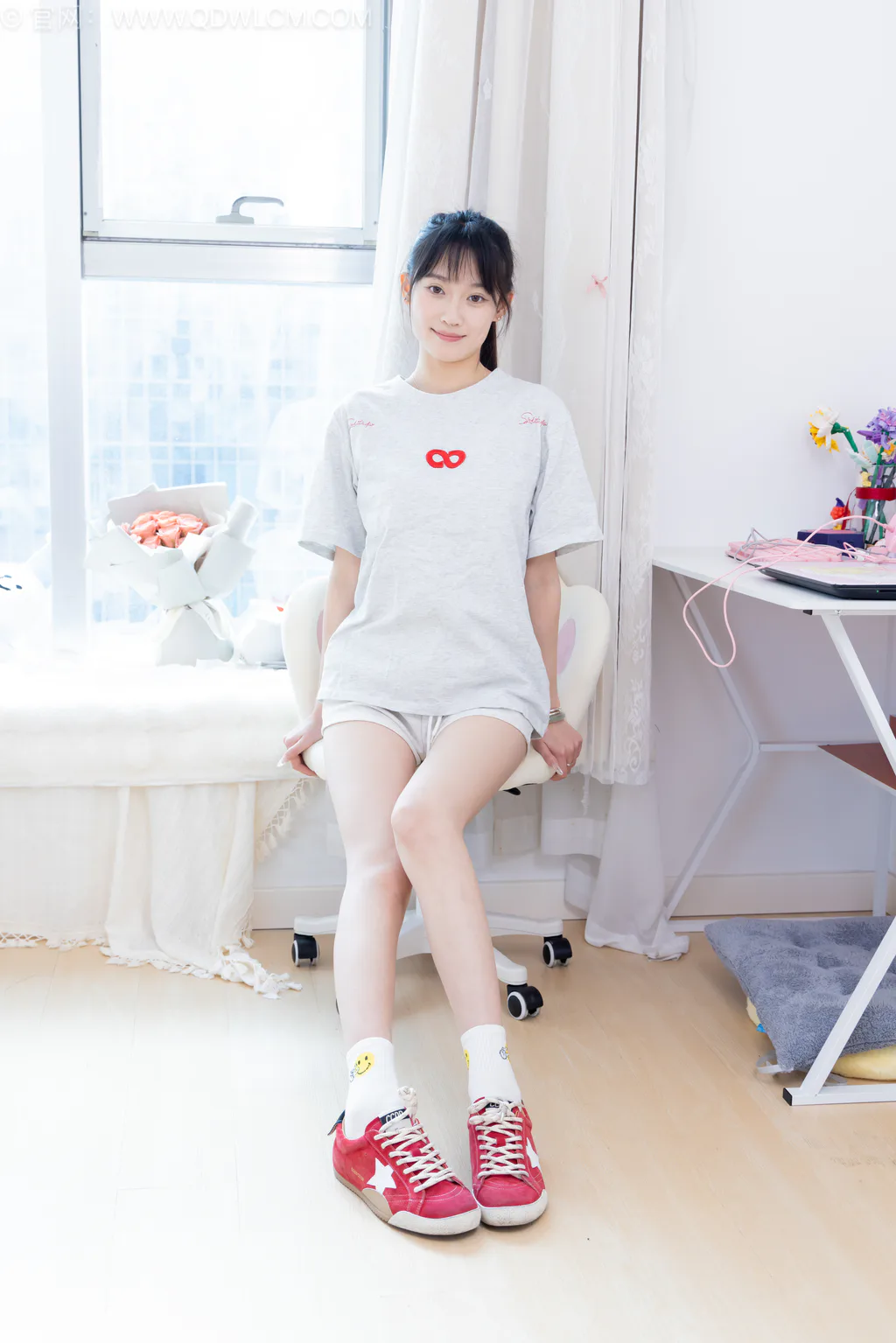 勿恋传媒 NO.2680 山奈-帆布鞋、白棉袜、裸足[155P/1V/3.23GB] - 2