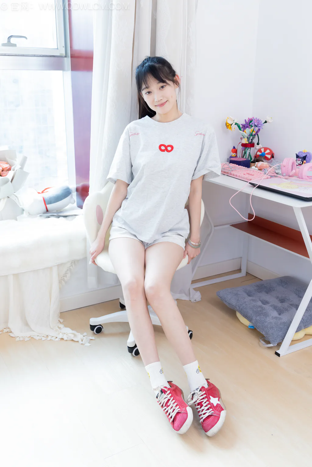 勿恋传媒 NO.2680 山奈-帆布鞋、白棉袜、裸足[155P/1V/3.23GB] - 3