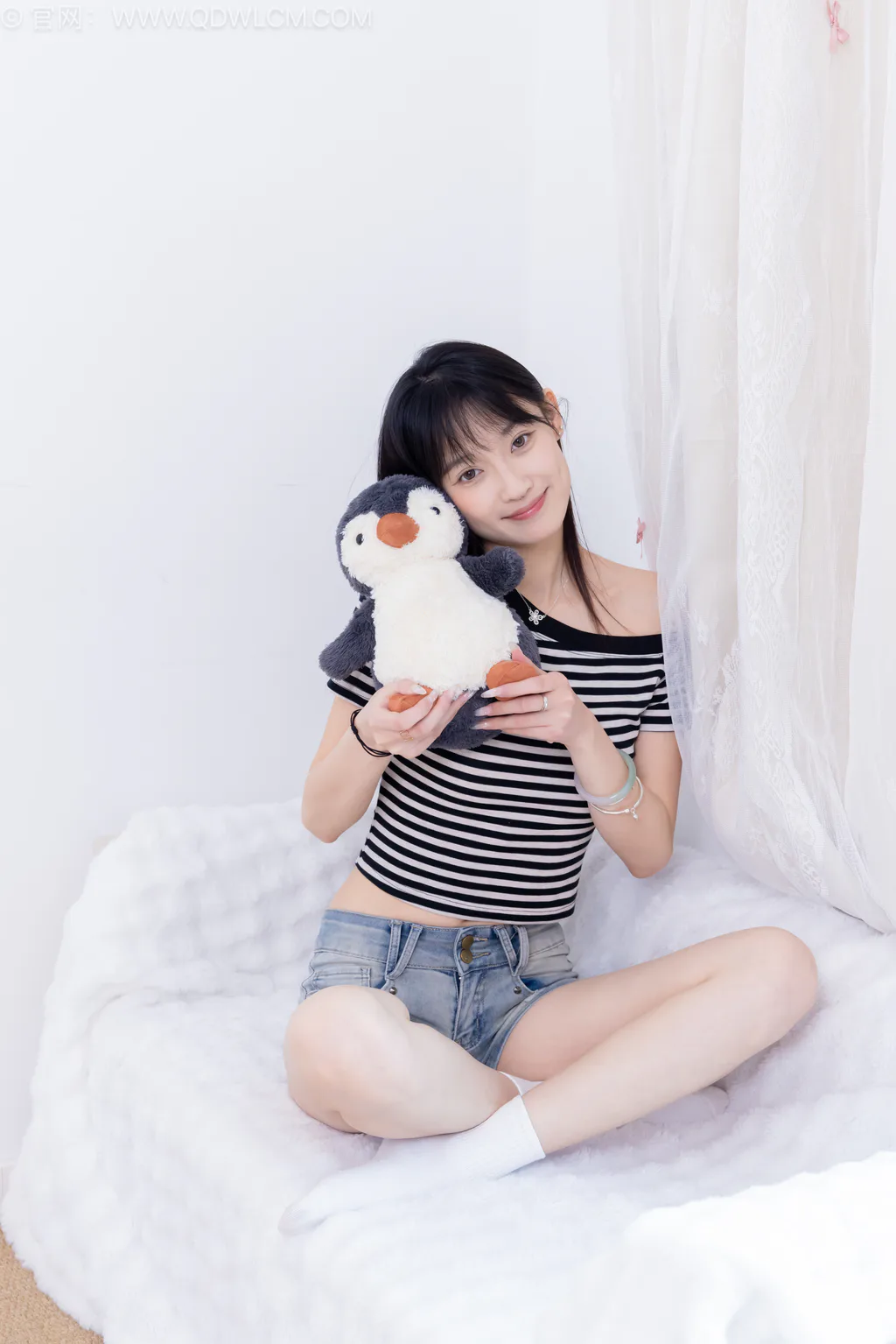 勿恋传媒 NO.2687 山奈-帆布鞋、中筒白棉袜、裸足[158P/1V/3.36GB] - 1