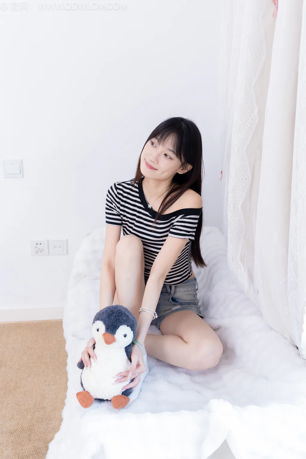 勿恋传媒 NO.2687 山奈-帆布鞋、中筒白棉袜、裸足[158P/1V/3.36GB] - 2