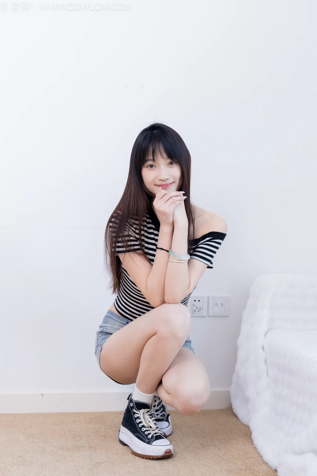 勿恋传媒 NO.2687 山奈-帆布鞋、中筒白棉袜、裸足[158P/1V/3.36GB] - 3