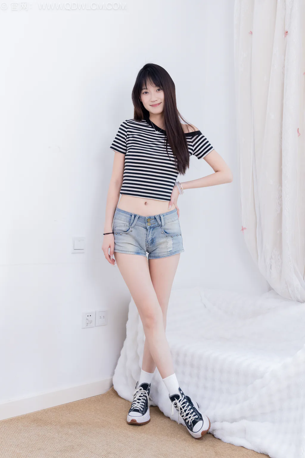 勿恋传媒 NO.2687 山奈-帆布鞋、中筒白棉袜、裸足[158P/1V/3.36GB] - 4