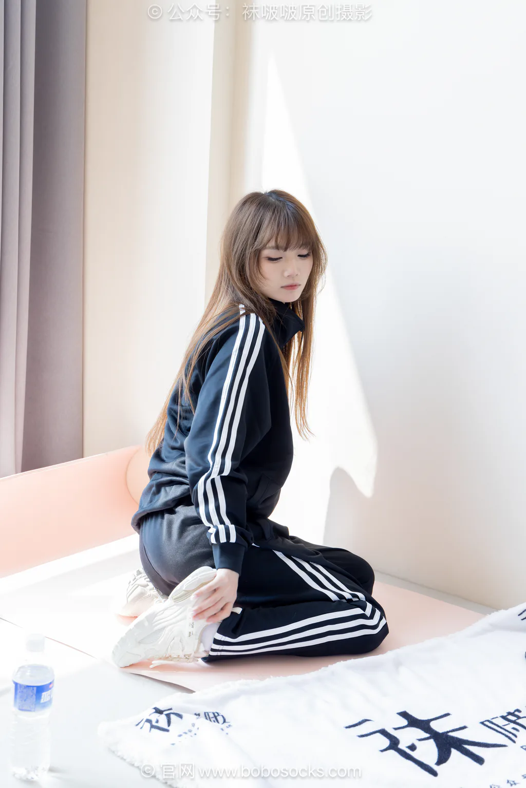 [BoBoSocks袜啵啵]NO.703 甜甜圈-运动鞋、纯白棉袜、裸足、运动套装[150P/1V/5.75GB] - 1