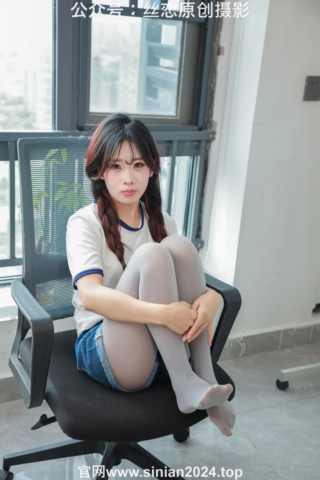 丝恋摄影 NO.065 小梦-牛仔短裤 厚灰丝袜 白色小皮鞋[240P/1V/4.46GB] - 2