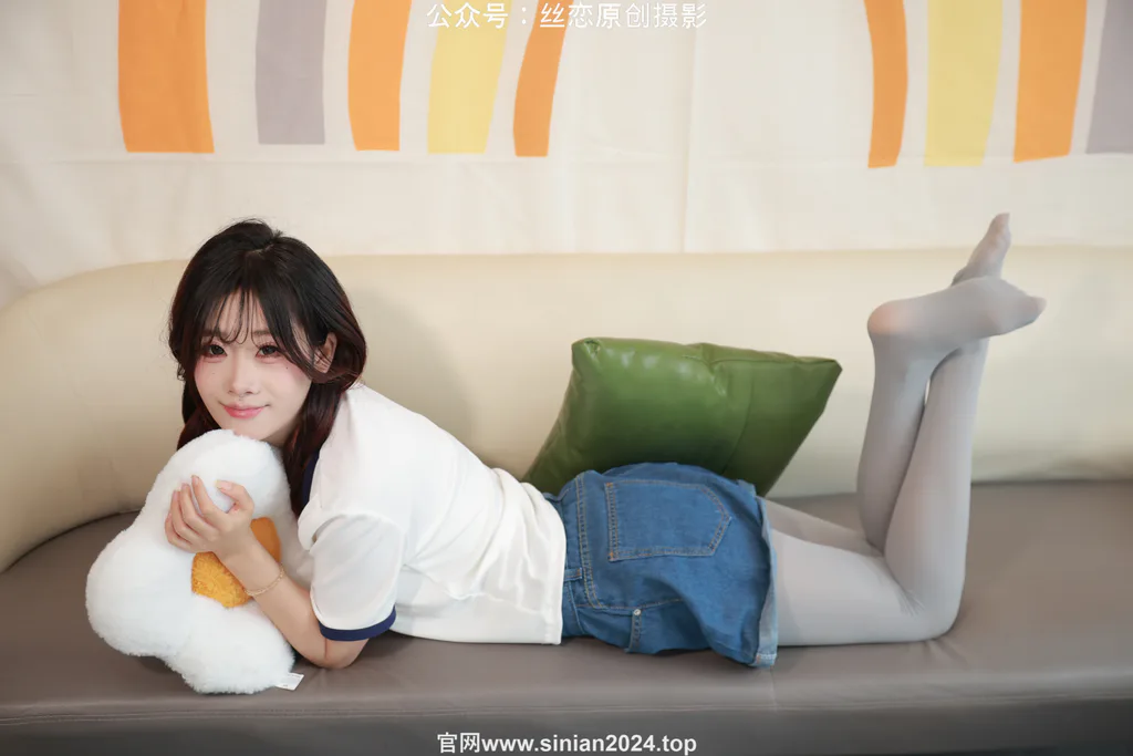 丝恋摄影 NO.065 小梦-牛仔短裤 厚灰丝袜 白色小皮鞋[240P/1V/4.46GB] - 4